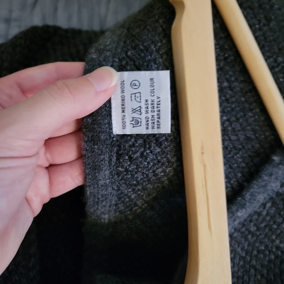 April Marin 100% Wool Poncho Sweater Charcoal Grey Button Pocket Osfm One Size - Picture 6 of 7